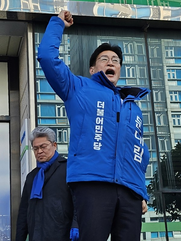 문대림 예비후보는 9일 오후 3시 제주시 노형동에서 선거사무소 개소식 열고 "여러분의 열망을 온전히 받아 이번 총선에서 반드시 승리하겠다"고 다짐했다.[사진=문서현 기자]