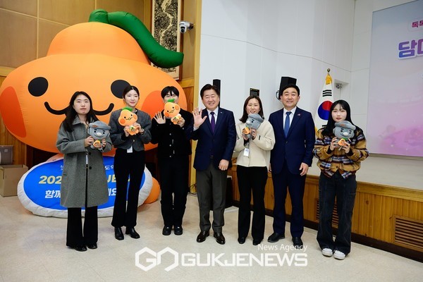 8일 오영훈 제주도지사는 서귀포시청을 방문해  8, 9급 MZ세대 공무원 170여 명과 대화의 시간을 가졌다.[사진=서귀포시청]