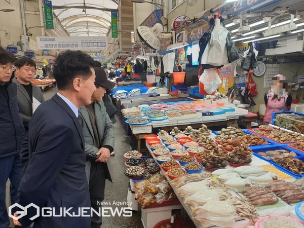 마산어시장 현장방문 모습/제공=부산식약청