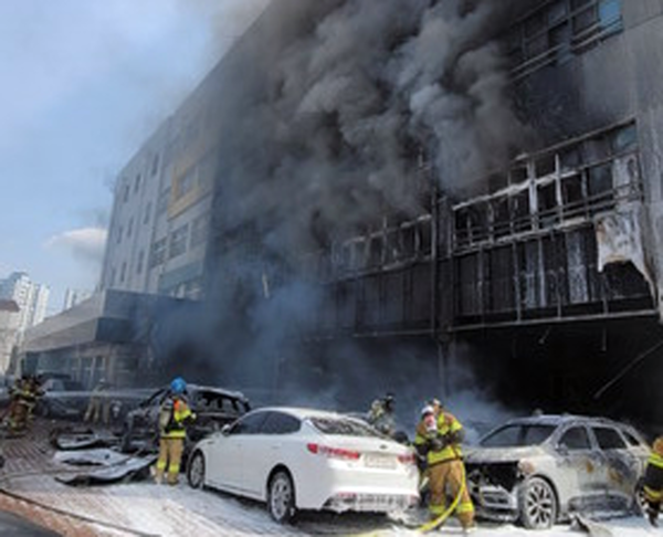 통영 제석초등학교 화재 (사진=경남소방본부 제공)