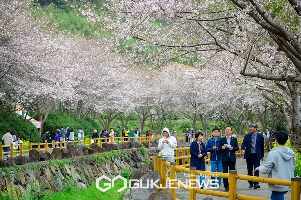 19일 서귀포시 공보실은  오는 3월부터 12월까지 서귀포시 주요사업 현장 및  축제과 행사장 등을 직접 현장을 찾아가 진행하는 주요사업 현장브리핑제 운영한다.[사진=서귀포시청]