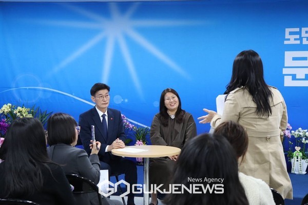 한국언어재활사협회 제주지부, 제주특별자치도 위드피플, 제주치료교육협회 관계자들은 발달장애인의 평생교육, 장애인 포함 예술단체 지원방안, 발달장애인 직업 채널의 다양화, 언어재활사 양성 학과 신설, 경계선 지능 학습자를 위한 치료와 사각지대에 있는 ‘성인 발달장애인’을 위한 지원 확대 필요성 등을 요청했다.[사진=문대림 예비후보 선거사무소]