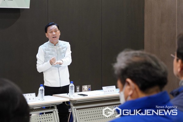 아광재후보등 분당 출마 4인 초청간담회… 인건비, 외국노동자, 골목상권 활성화 방안 밝혀 (사진/이광재후보실)