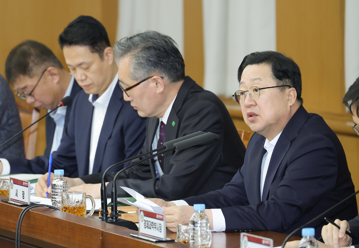 이장우 대전시장이 25일 주간업무회의를 주재하고 있다. / 대전시 제공