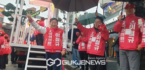 사진=국민의힘 이철규 국회의원 후보(동해.삼척.태백.정선)28일 오후 6시 삼척우체국사거리 출정식/고정화기자