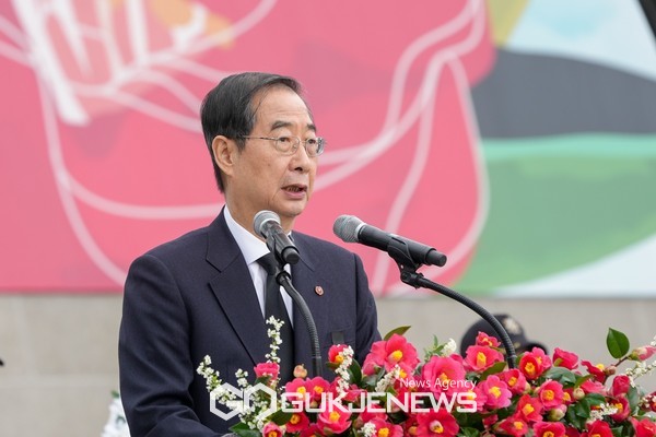  한덕수 국무총리는 추념사를 통해“정부는 4·3사건의 상처를 보듬고 치유하여 화합과 통합의 미래로 나아갈 수 있도록 최선을 다하고 있다”고 말했다.[사진=제주도청]