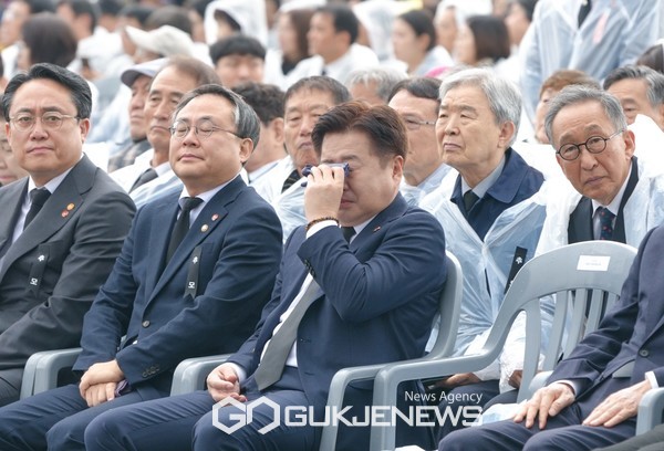 제76주년 4·3희생자 추념식이 3일 오전 10시 제주 4·3평화공원 위령제단·추념광장에서 유족 등 1만여 명이 참석한 가운데 거행됐다.[사진=제주도청]