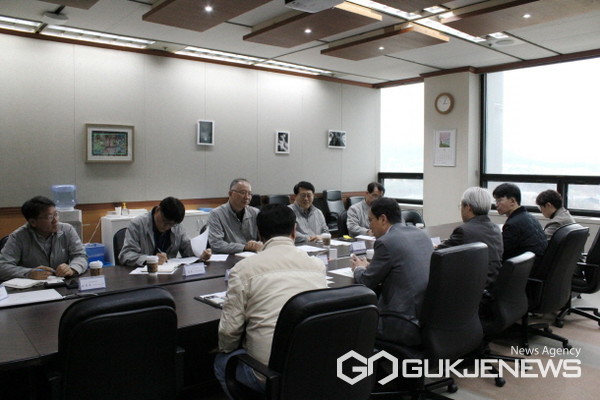 지난 3일 용인특례시와 고등기술연구원이 처인구 백암면 지역발전을 위한 공익사업들을 논의했다.(사진=용인시)