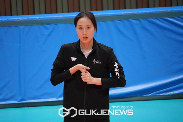 [한국실업배구연맹전포토] 몸풀고 있는 대구시청 최지연 선수