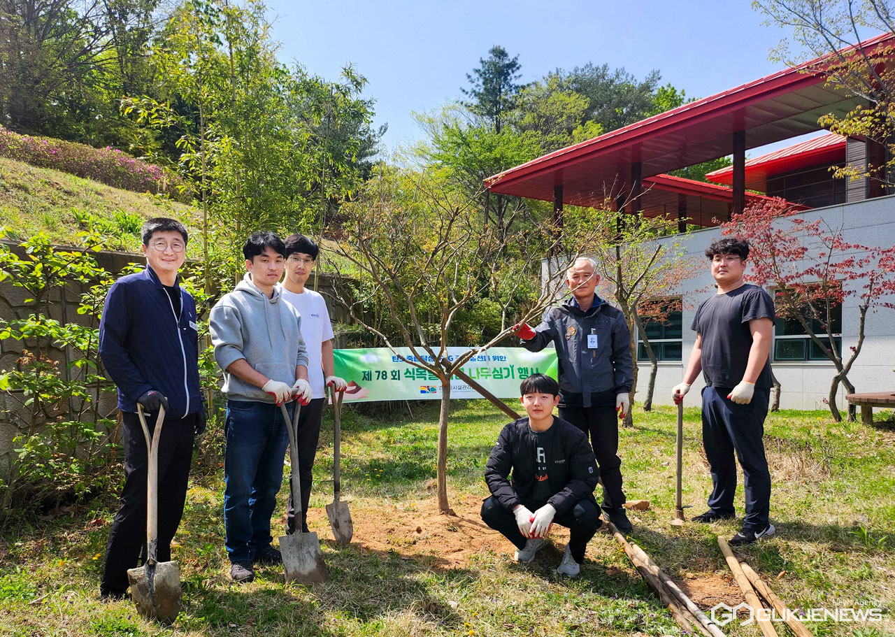 (제공=경주시시설관리공단) 묘목 식재