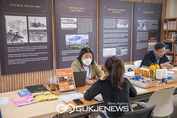 제주청년센터가 지난 18일 상담 센터 방문이 어려운 대학생들을 위해 ‘찾아가는 청년이어드림 상담’을 제주대학교 학생회관에서 실시했다.[사진=제주청년센터]