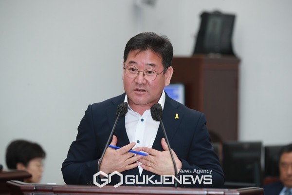 제주도의회 정민구 의원(더불어민주당·삼도1.2동)은 19일 열린  제426회 임시회 5차 본회의 교육행정질문에서 "교육청 내부에서도 NLCS Jeju 국제학교 매각과 관련 관심을 가져야 한다"고 당부했다.[사진=제주도교육청]