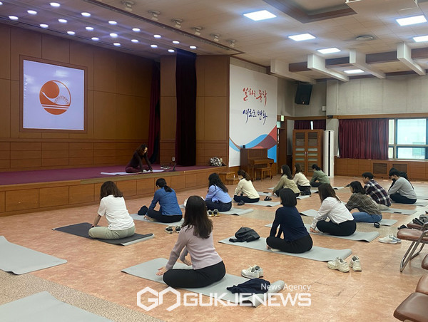 올해 동작구에서 신규로 점심시간에 진행한 요가프로그램 모습 [사진제공=동작구청]