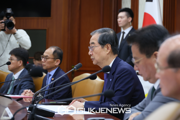 한덕수 국무총리가 2일 세종대로 정부서울청사에서 열린 국정현안관계장관회의를 주재, 모두발언을 하고 있다.