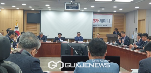 사진= 16일 윤상현의원 국회의원회관 제1세미나실에서‘보수의 가치, 어떻게 혁신할 것인가’ 세미나 개최/고정화기자