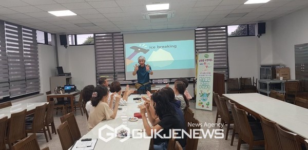 서귀포시가  남원읍 하례1리·동홍동 2통을 2024 신규 탄소중립 실천 선도마을로 추진한다. 오는 27일부터 남원읍 하례1리, 동홍동 2통 마을주민을 대상으로 탄소중립 이끄미 양성 프로그램을 주 1회, 10주간 운영한다.[사진=서귀포시] 