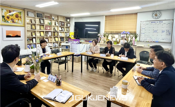 ‘중랑세무서와의 간담회’를 주재하는 서영교 국회의원 [사진제공=서영교 의원실]