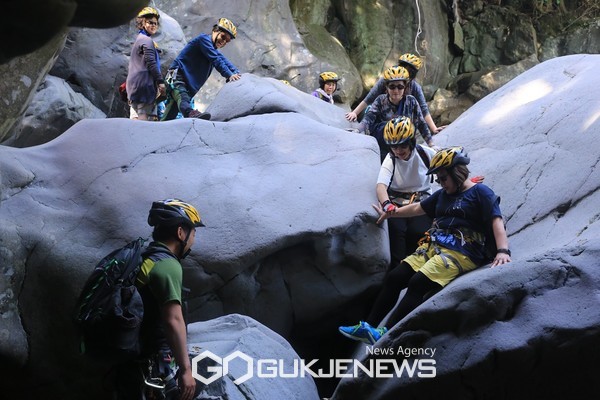 서귀포시 효돈천과 하례리가 환경부에서 시행하는 제8차 생태관광지역 운영평가를 통해 생태관광지역으로 4회 연속 재지정 되면서 3년간 국비를 보조 받는다.[사진=서귀포시청]
