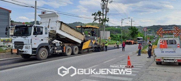 사진= 동해시 재포장 도로보수 공사 현장  /시제공