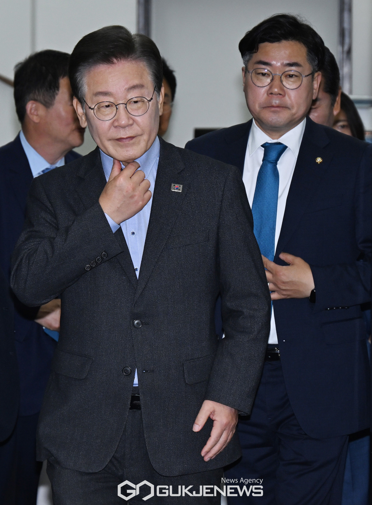 최고위 입장하는 이재명, 박찬대