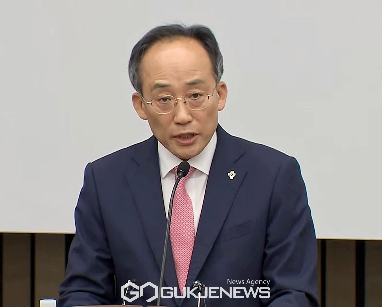 ▲추경호 국민의힘 원내대표는 3일 오후 국회에서 열린 22대 국회 첫 의원총회를 주재하며 원구성과 관련입장을 다시 한번 밝히고 있다,/사진=이용우 기자