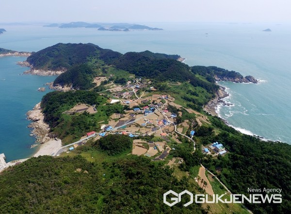 충남 태안군이 관내 섬 거주민의 불편 해소를 위한 시책 추진에 나선다. 사진은 근흥면 가의도 전경. (태안군 제공)