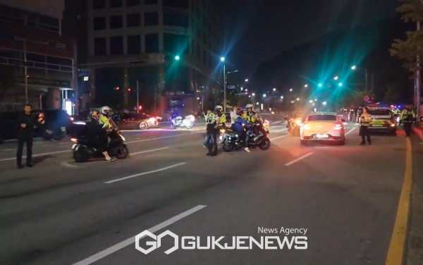 6월6일 새벽4시경 이마트트레읻더스 앞 폭주족 검거(사진/충남경찰청)