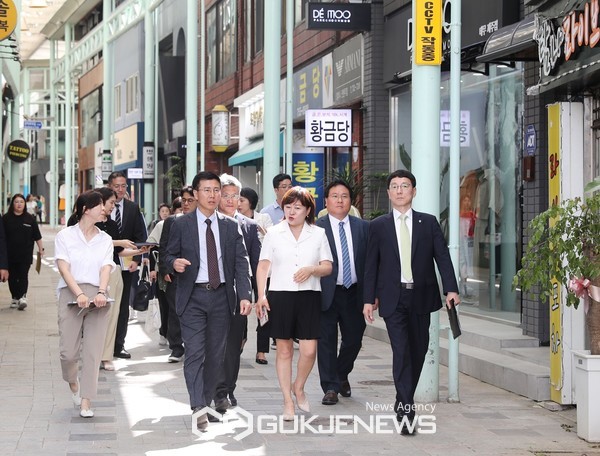 올 연말까지 제주 대표상권인 칠성로상점가에서 ‘2024년 단골거리 디지털 전환 지원사업’이 집중 추진된다.[사진=제주도]