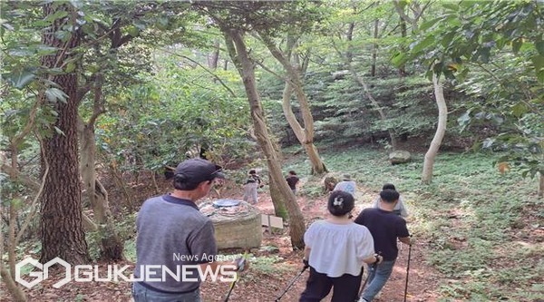 해양치유 프로그램 '노르딕 워킹' 체험 모습