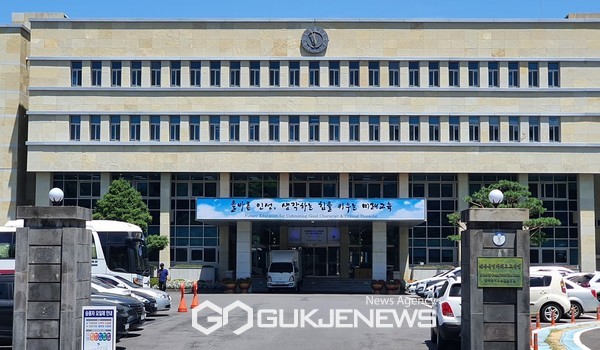 제주도교육청이 논란이 이어져 온 조직개편과 관련 제2 부교육감인 정무부교육감 신설을 확정하면서 다음 달 관련 조례안에 대해 도의회 심의·의결을 거쳐 오는 9월 1일부터 개편안을 적용하겠다는 계획이다.[사진-국제뉴스 제주본부 DB]