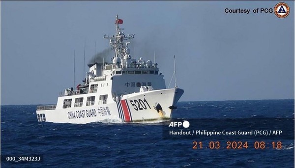 영유권 분쟁 중인 남중국해 스프래틀리 군도 인근에 보이는 중국 해안경비대 선박(자료사진). 사진제공/AFP통신