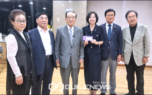 ‘누가 이 사람을 모르시나요’, 성남지역 보훈자 대상 티켓 전달 [사진제공=㈜컬쳐플러스]