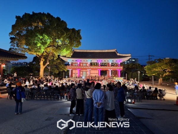 제주도 세계유산본부는 28~29일 관덕정 광장과 제주목 관아에서 야간 개장 버스킹과 정기공연 ‘귤림풍악’을 선보인다.[사진=제주도]