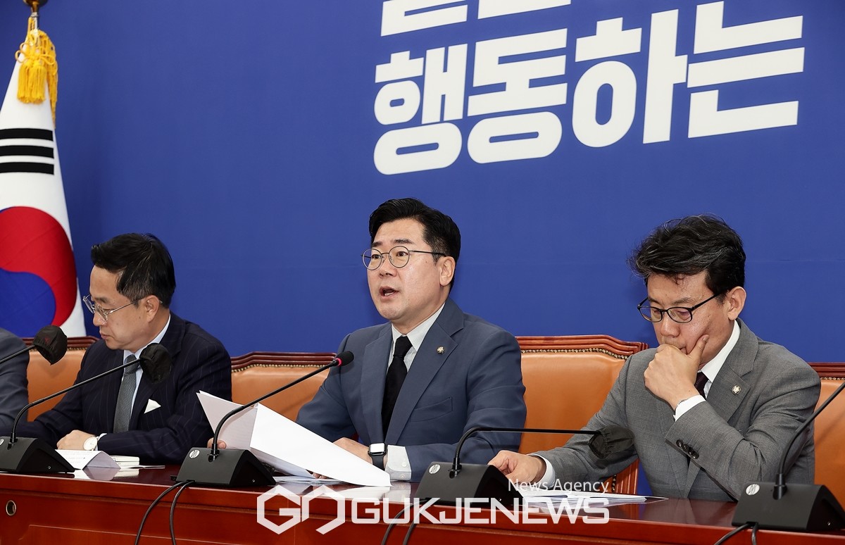 ▲박찬대 더불어민주당 당 대표 직무대행 겸 원내대표가 27일 서울 여의도 국회에서 열린 정책조정회의에서 발언하고 있다. /사진=원명국 기자