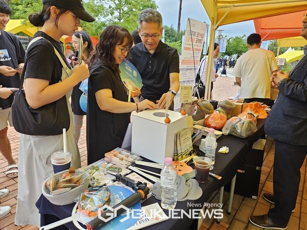제주도는 상반기부터 수도권 번화가와 기업 현장을 방문해 직장인을 중심으로 제주 고향사랑기부 캠페인을 적극적으로 전개했다.[사진=문서현 기자]