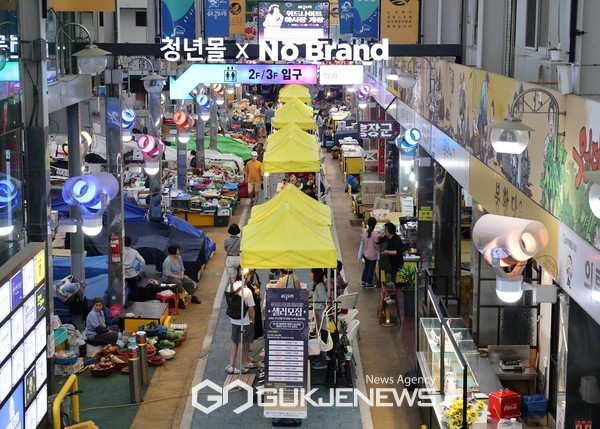 사진= 전년 삼척중앙시장 주말야시장 풍경/시제공