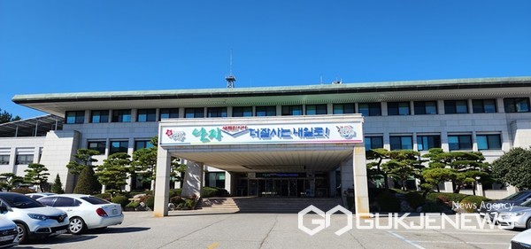 충남 태안군청 전경. (자료사진 = 최병민 기자)