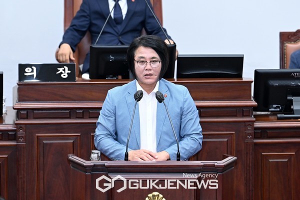 제12대 후반기 제주도의회가 출범하면서 구성한 3개 특별위원회에 국민의힘 소속 도의원들이 단 한명도 포함되지 않자 국민의힘 제주도의원들이 이상봉 제주도의회 의장을 향해 강한 불만을 제기했다.[사진=제주도의회]