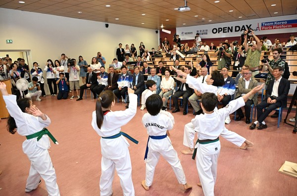 )팀코리아 파리 플랫폼 오픈데이 사진_프랑스어린이 태권도 시범