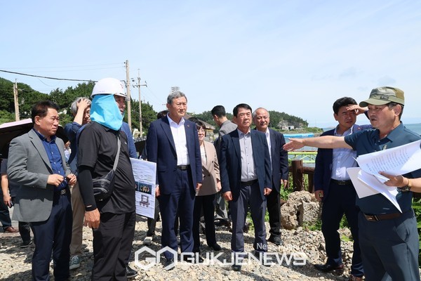 22일 김완근 제주시장은 취임 후 첫 읍면동 신바람 경청회 일정으로 추자도를 방문해 지역주민들과 소통하는 시간을 마련했다.[사진=제주시]