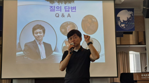  (사진제공=미래경제문화포럼) 박용우 강북삼성병원 건강의학본부 교수가 질의에 답변하고 있다. 