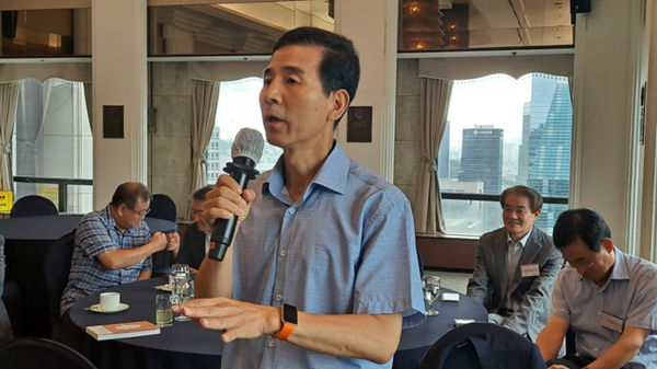 (사진제공=미래경제문화포럼) 정병규 경기대 교수가 질의를 하고 있다.