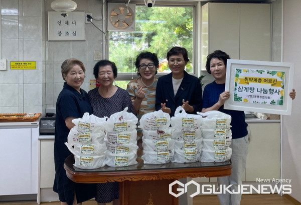 ▲수지구 상현2동 통장협의회에서 어르신과 취약계층에게 삼계탕을 전달했다.(사진= 용인시)