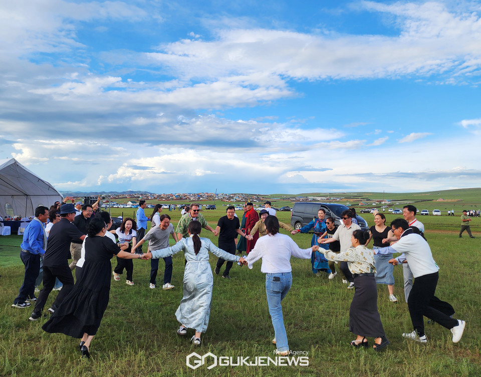 나담축제 방문한 EATOF 총회 참가자들. 사진/유지현 기자