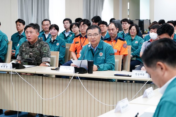2일 진행된 전시회와 23일 을지 연습 최종 보고회에 참석한 류경기 구청장의 모습 (사진/중랑구 제공)