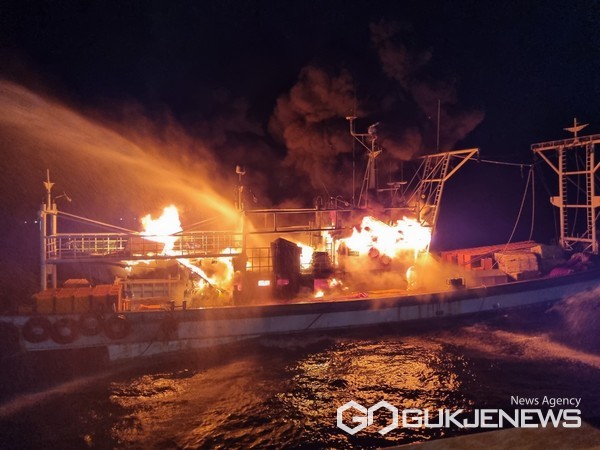 전북 부안 왕등도 인근 어선 화재/ 사진=부안해경