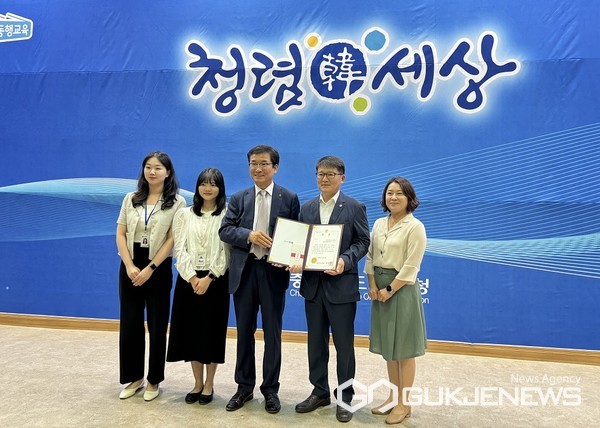 제천교육지원청, 2024년 충청북도교육청 청렴콘텐츠 공모전 영상물 최우수상 수상 모습(사진=제천교육청)