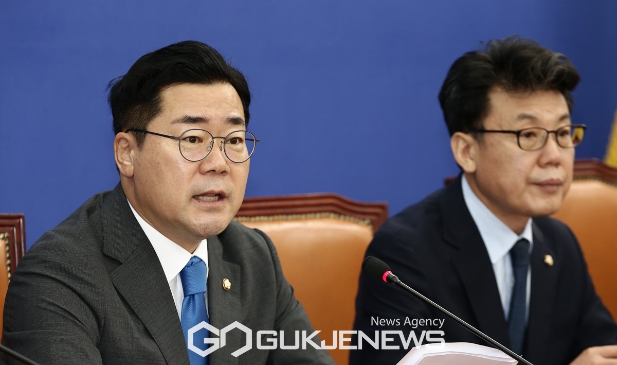 ▲박찬대 더불어민주당 원내대표는 5일 오전 정책조정회의에서 야5당이 제3자 추천 방식의 해병대원 특검법을 공동 발의는 한동훈 대표의 주장을 수용한 대승적인 결단이라고 말하고 있다./사진=원명국 기자