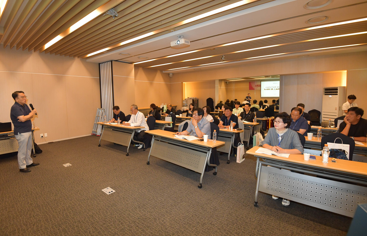 이번 연수회에서는 ‘부패방지 및 청렴교육’ 의원행동강령·의원윤리강령’ 등 법정 의무교육에 대한 교육이 진행됐다.(논산시의회)