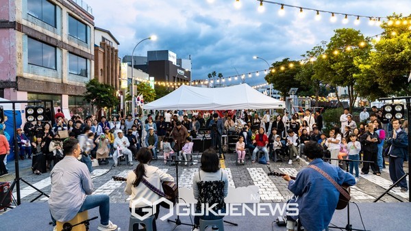 제주도와 (사)한국예총제주특별자치도연합회(회장 김선영)는 10월 3일 서귀포시 사전행사를 시작으로 10월 5일부터 10월 9일까지 제주해변공연장, 탐라문화광장 등 도 일원에서 제63회 탐라문화제를 개최한다.[사진=제주예총]